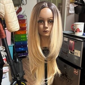 Elegant Two-Tone Blonde Wig